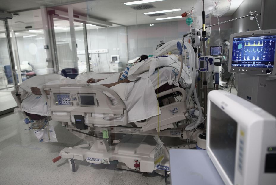 EuropaPress 3526505 enfermo cama uci hospital emergencias isabel zendal madrid espana 20 enero