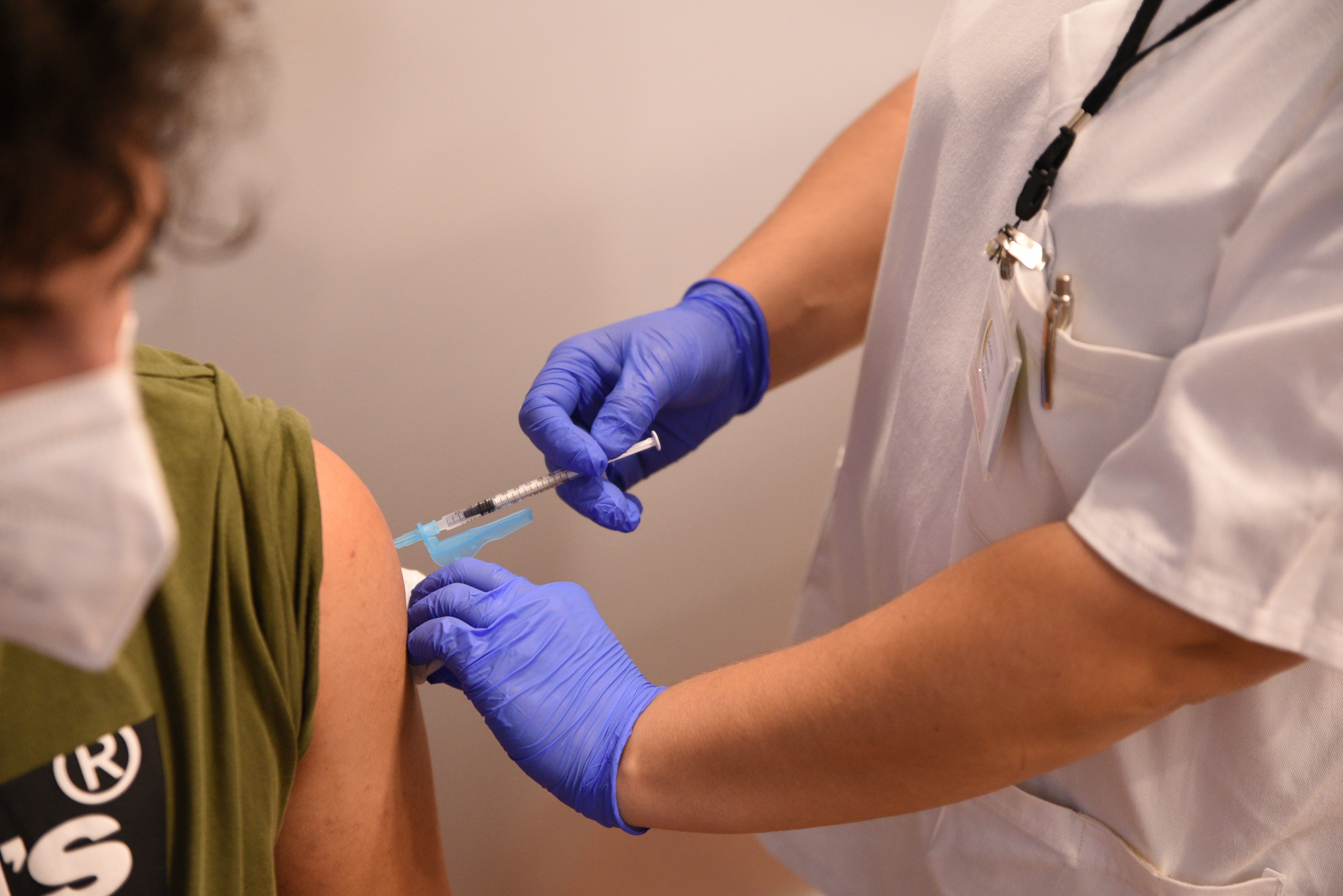 Cada vez más cerca una vacuna contra todas las variantes y futuros brotes de coronavirus. Foto: Europa Press