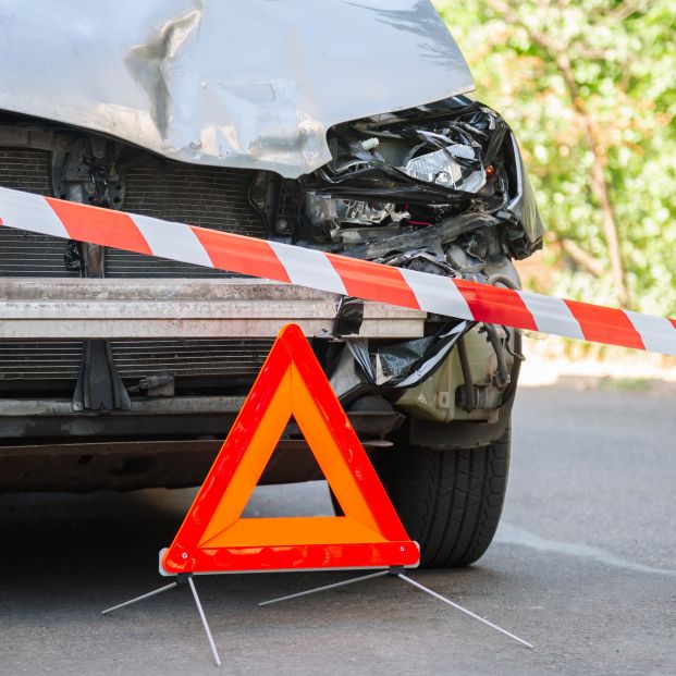 Fallece un joven de 22 años, y dos mujeres están heridas tras el choque de cuatro coches 