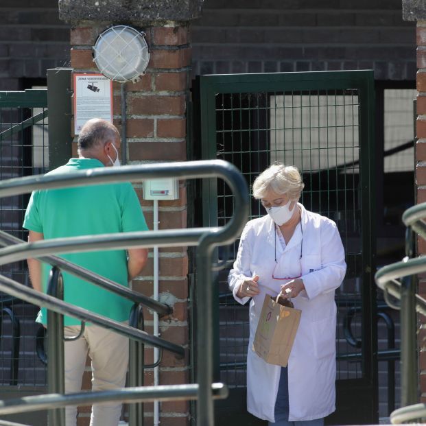 El personal no vacunado de residencias de Euskadi tendrá que someterse a una PCR semanal. Foto: Europa Press