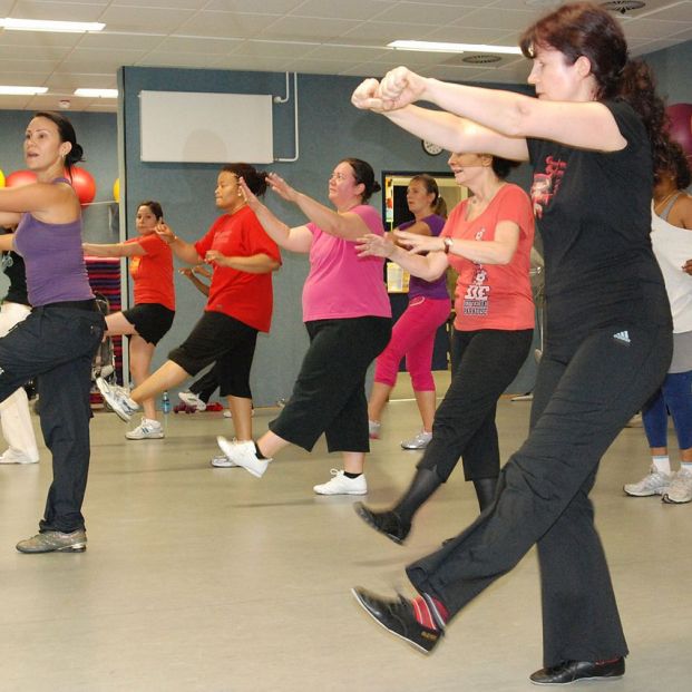 Mujeres practicando zumba (Creative commons)