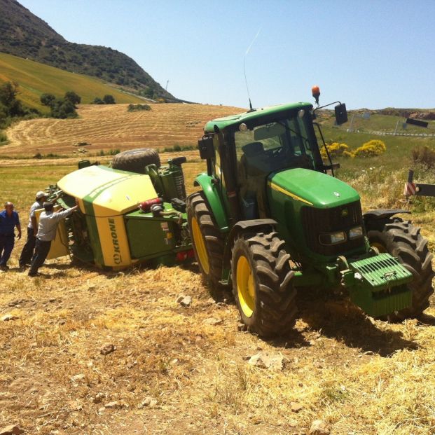 EuropaPress 2407572 accidente tractor malaga EuropaPress 2407572 accidente tractor malaga