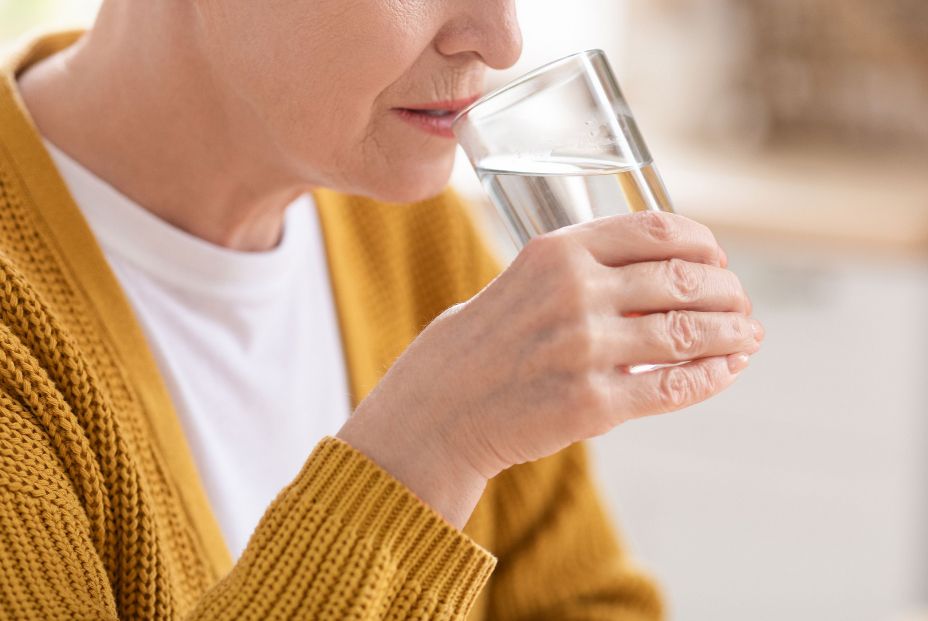 Beber suficiente agua podría prevenir la insuficiencia cardíaca. Foto: Bigstock