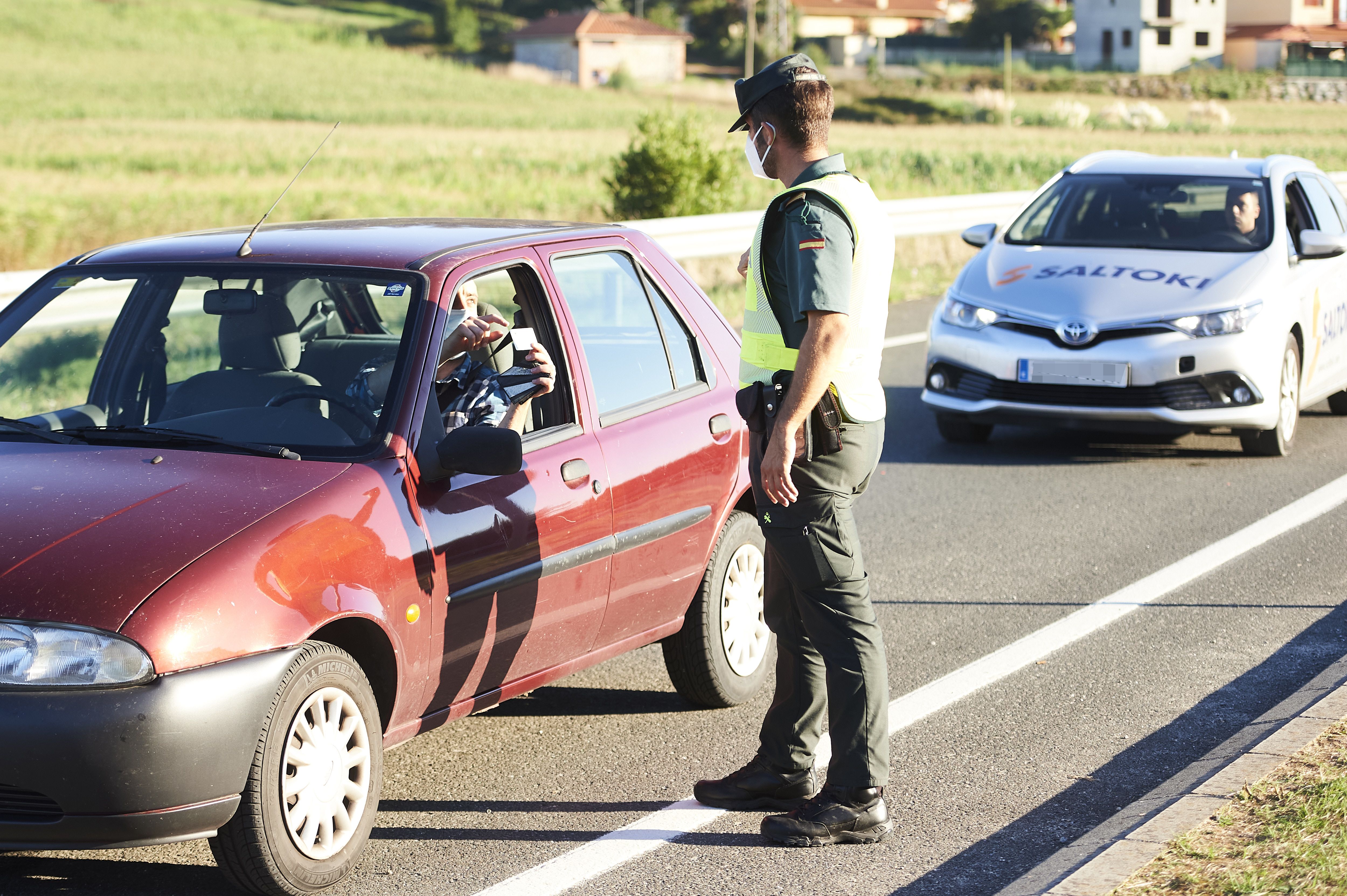 Cuidado: la DGT te puede multar con 3.004 euros si no llevas este documento en el coche. Foto: Europa Press