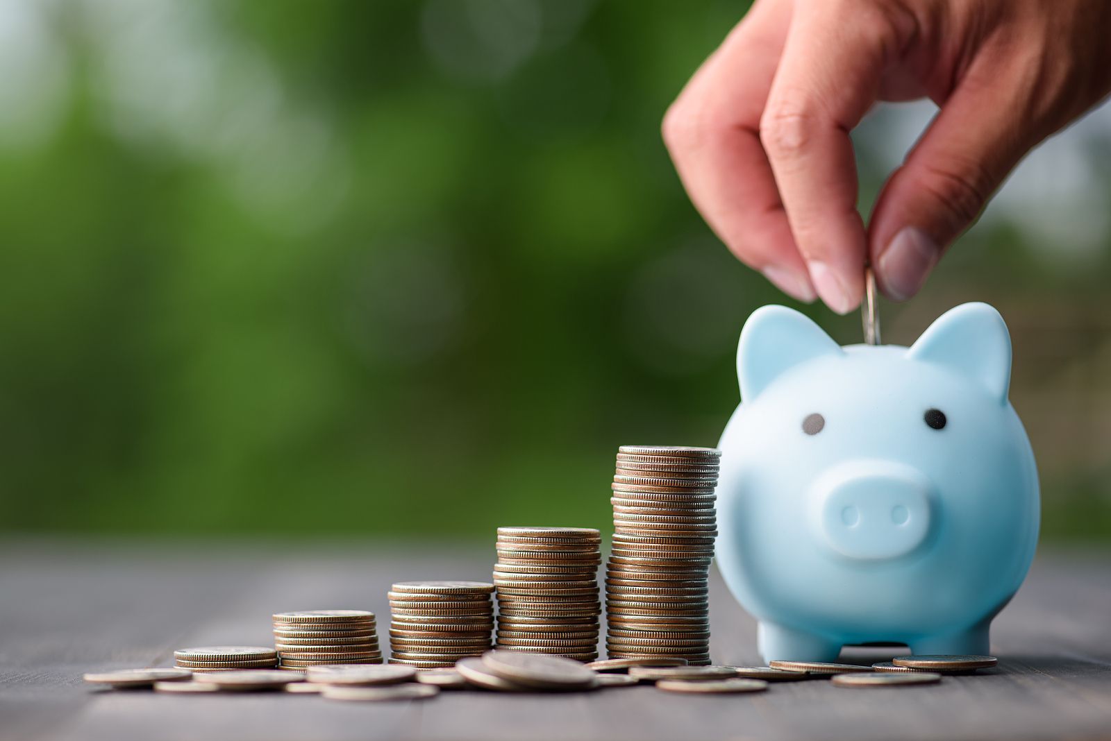 Los depósitos de hogares y empresas disminuyen un 0,4% en julio