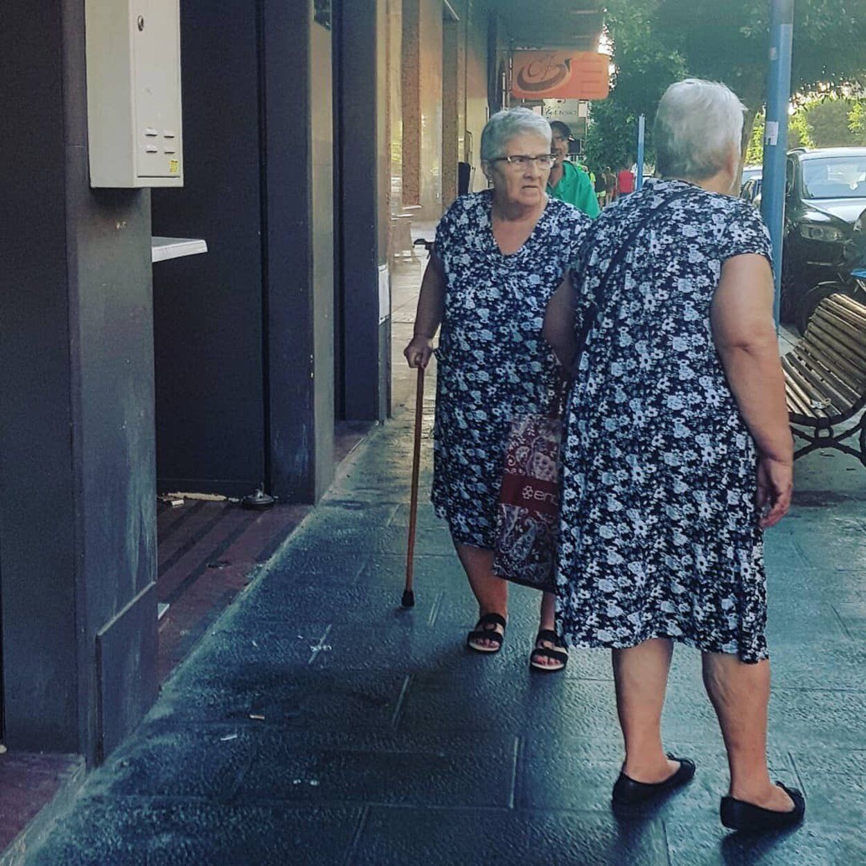 La fotografía de dos mujeres mayores 'idénticas' que se ha hecho viral