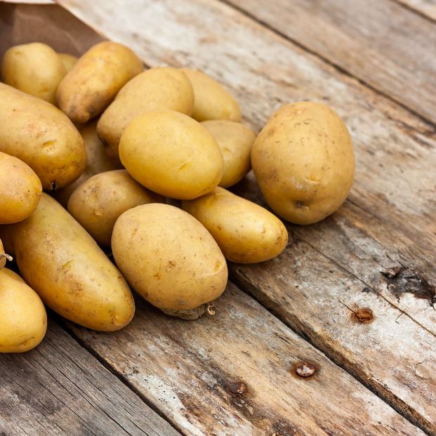 Por qué es mejor no comer patatas verdes y con brotes