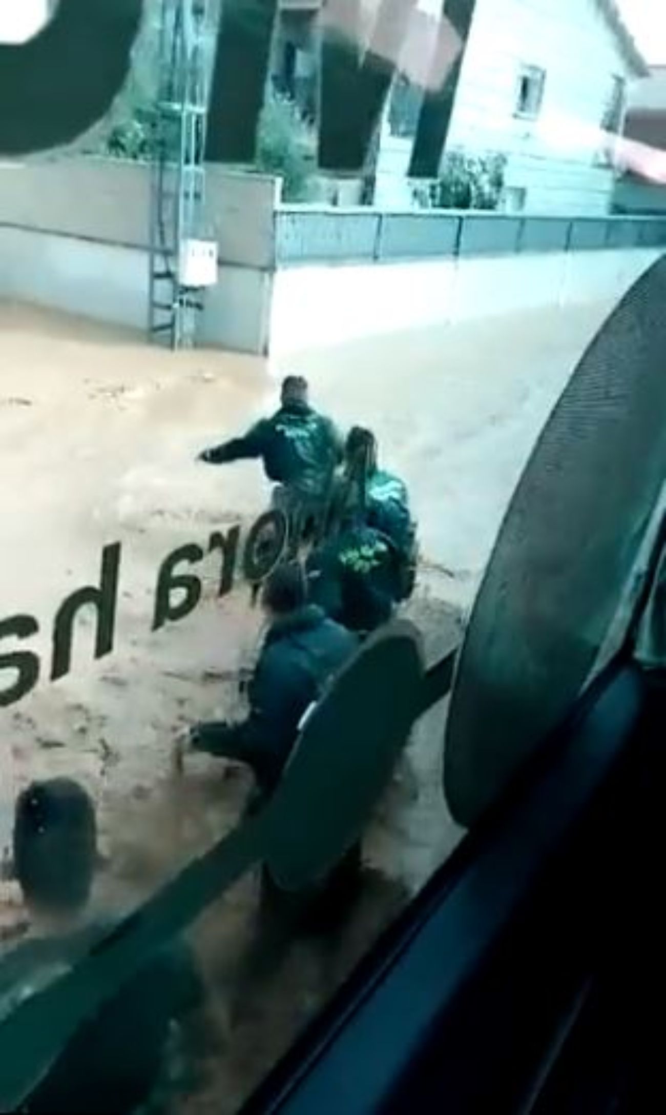 La Guardia Civil rescata a dos personas mayores atrapadas por las inundaciones