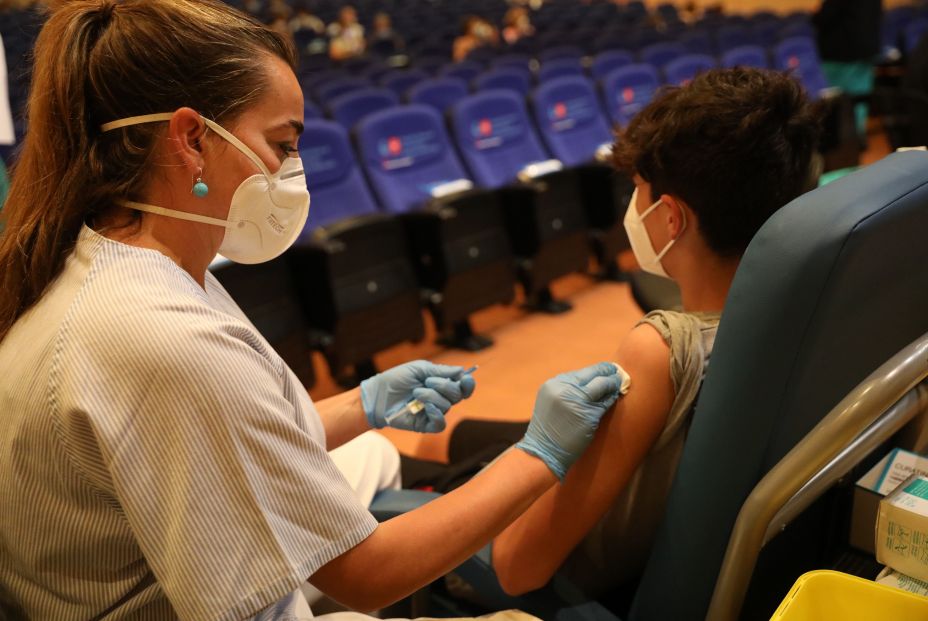 EuropaPress 3890388 sanitaria despues vacunar menor contra coronavirus dosis pfizer dispositivo EuropaPress 3890388 sanitaria despues vacunar menor contra coronavirus dosis pfizer dispositivo
