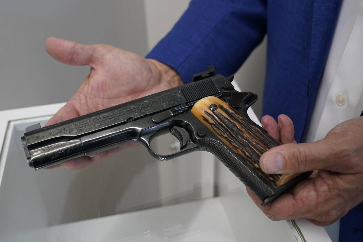 Pistolas, relojes, cartas... Los objetos más preciados de Al Capone, a subasta