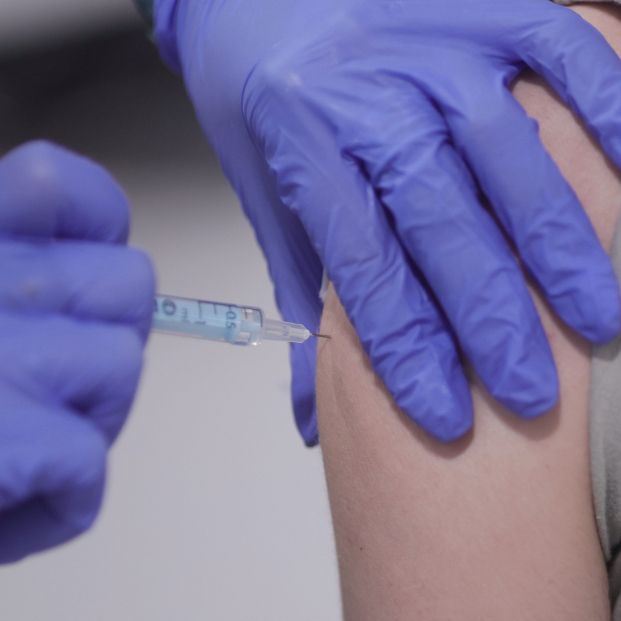 Confirman el síndrome de Guillain-Barré como posible efecto secundario de la vacuna de AstraZeneca. Foto: Europa Press