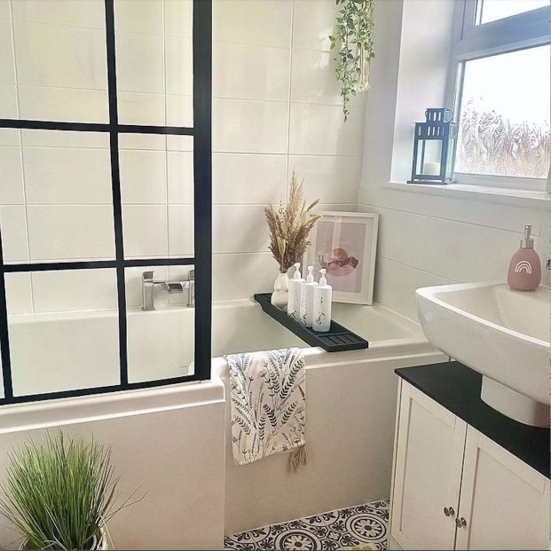 Una mujer renueva su baño por 10 euros: descubre cuál es su truco (Foto: Instagram @ourlifeatno.11)