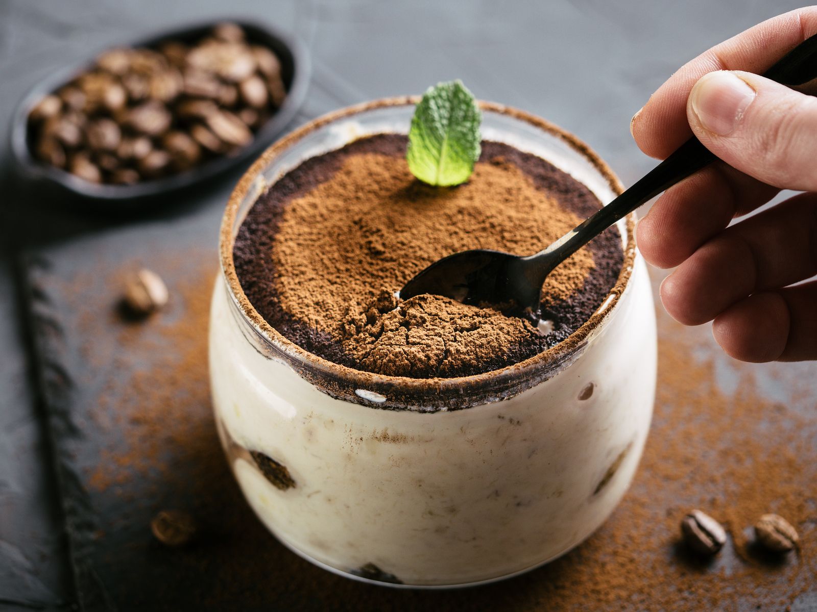 Tiramisú, receta hecha con café (bigstock)