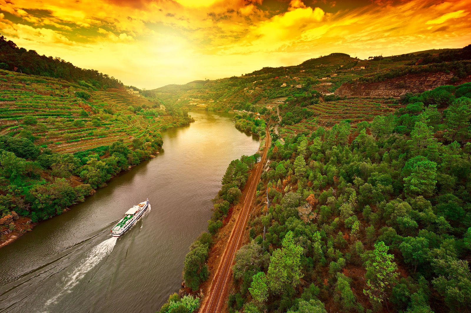 El Duero protagoniza uno de los cruceros fluviales más hermosos (bigstockphoto)
