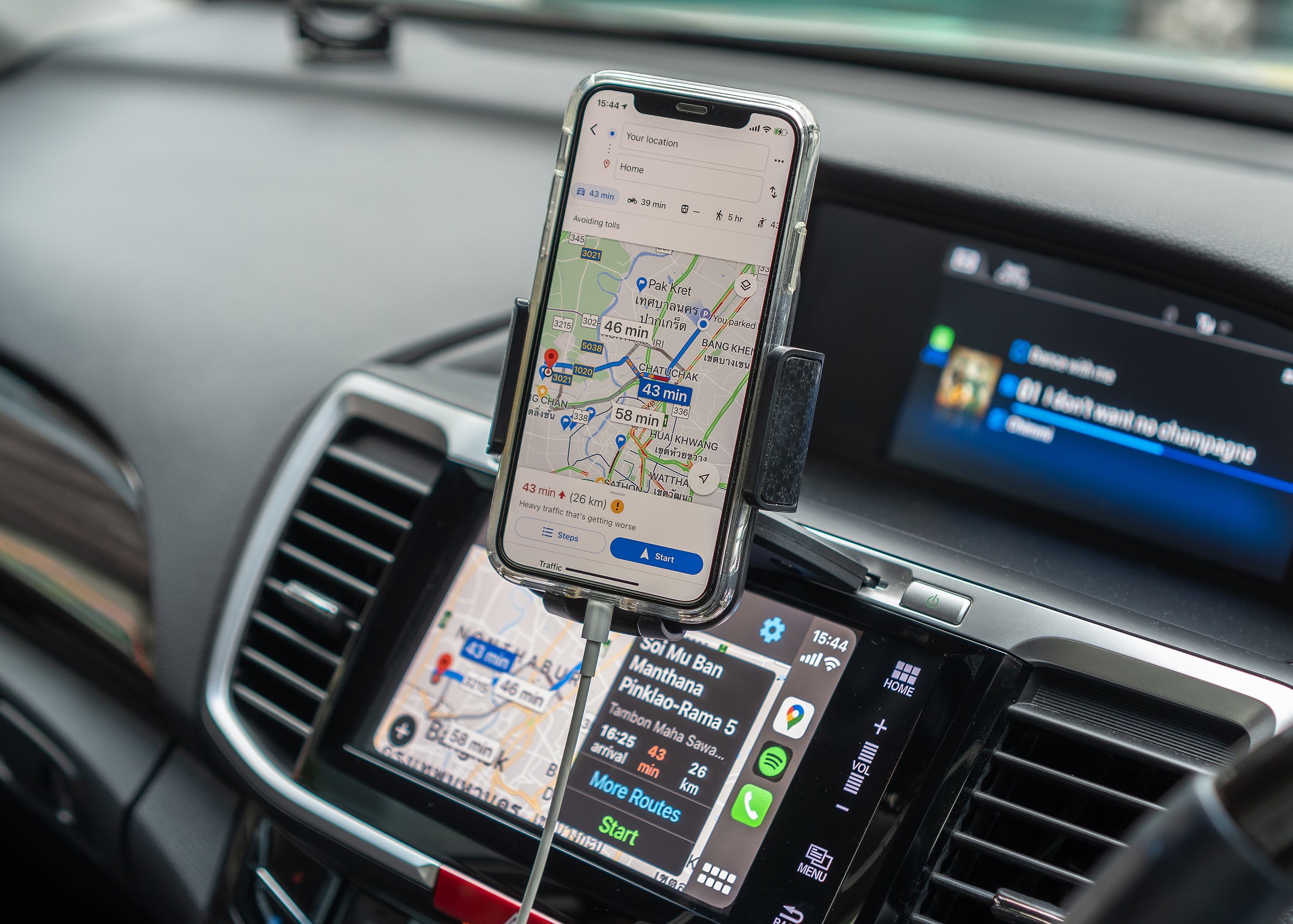 Google Maps se actualiza para que podamos evitar los frenazos en carretera, entre otras funciones. Foto: Bigstock