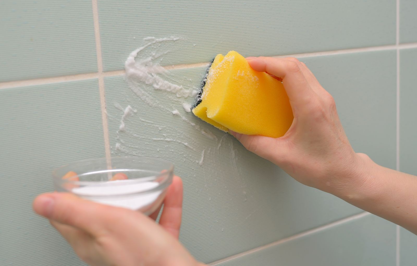 Bicarbonato de sodio para limpiar los azulejos (bigstockphoto)