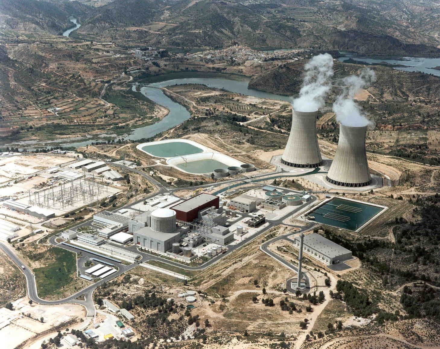 Las nucleares amenazan con parar sus centrales ante las medidas del Gobierno para abaratar la luz