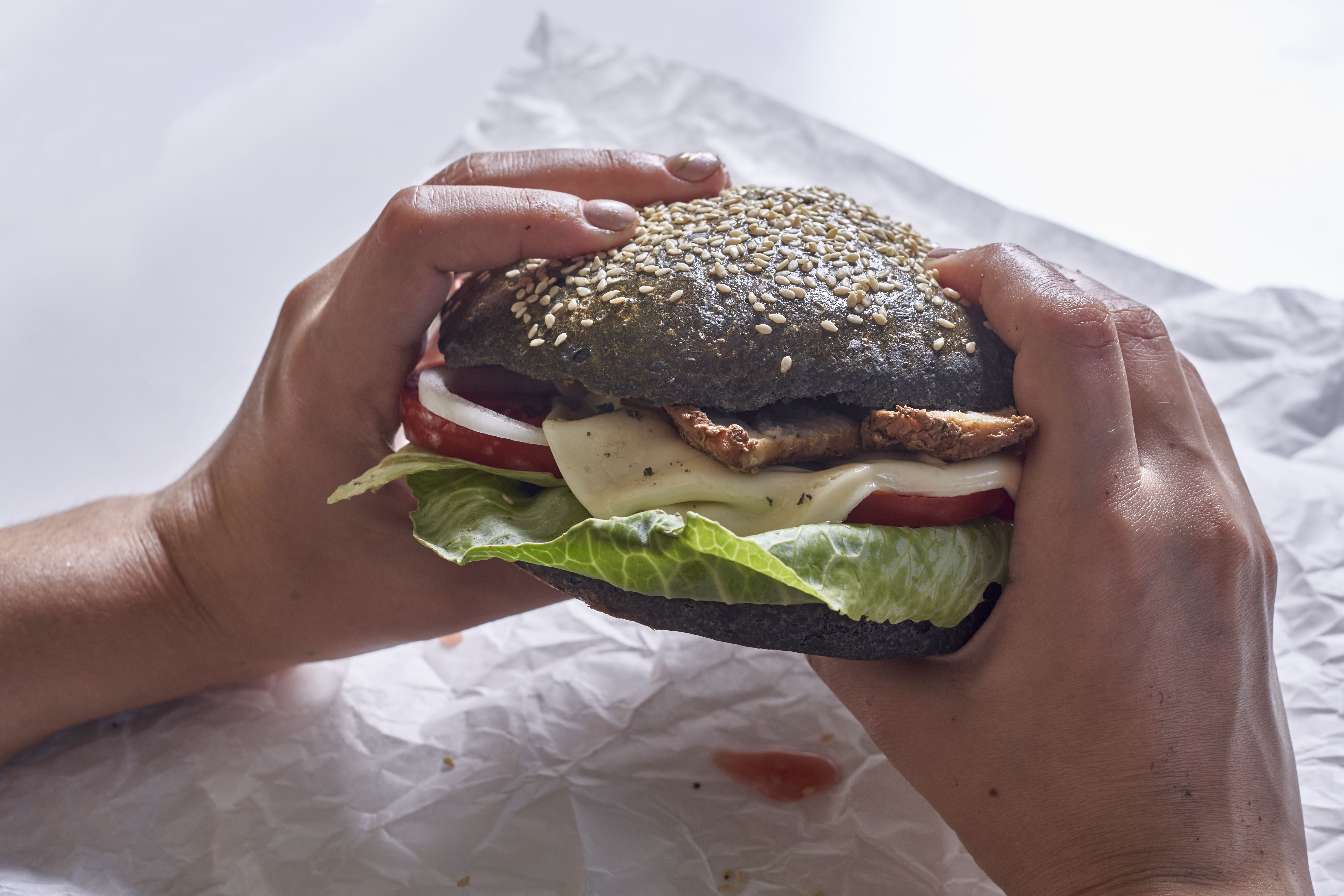 Pide una hamburguesa y se encuentra dentro un dedo humano 