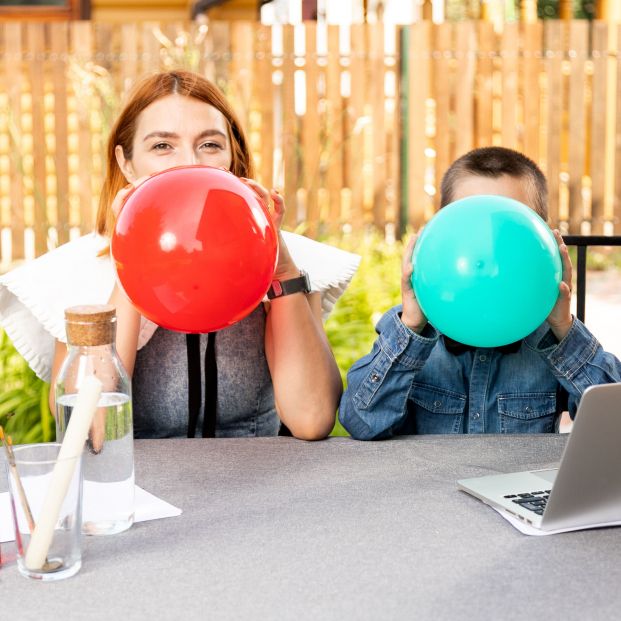 Alertan del peligro de los globos del gas de la risa