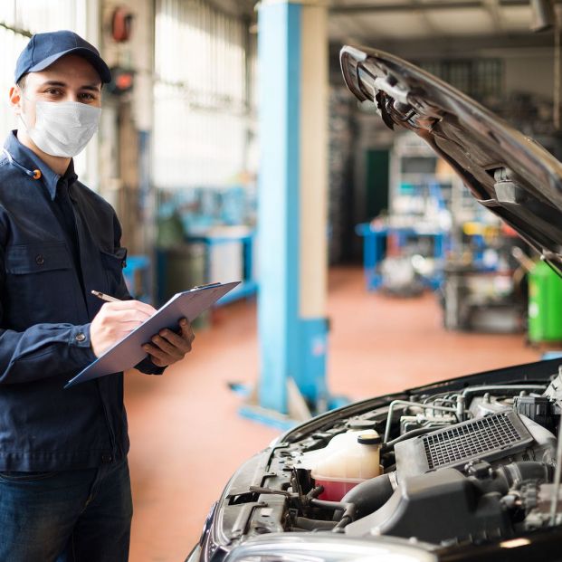 Diez razones por las que tu coche podría no pasar la ITV (Foto Bigstock) 2