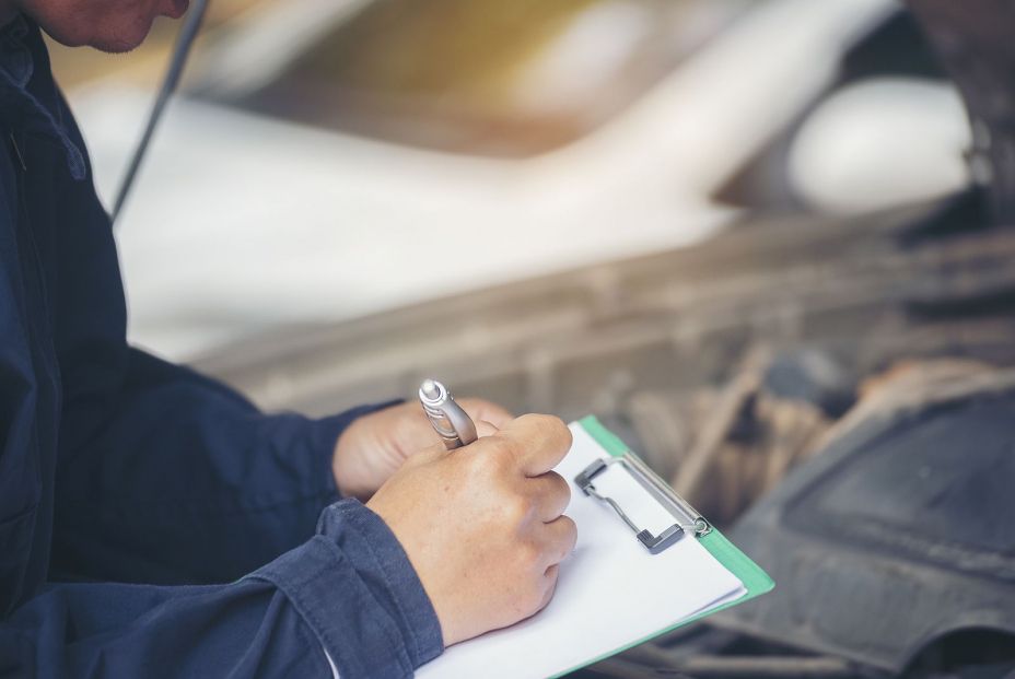 Diez razones por las que tu coche podría no pasar la ITV (Foto Bigstock)