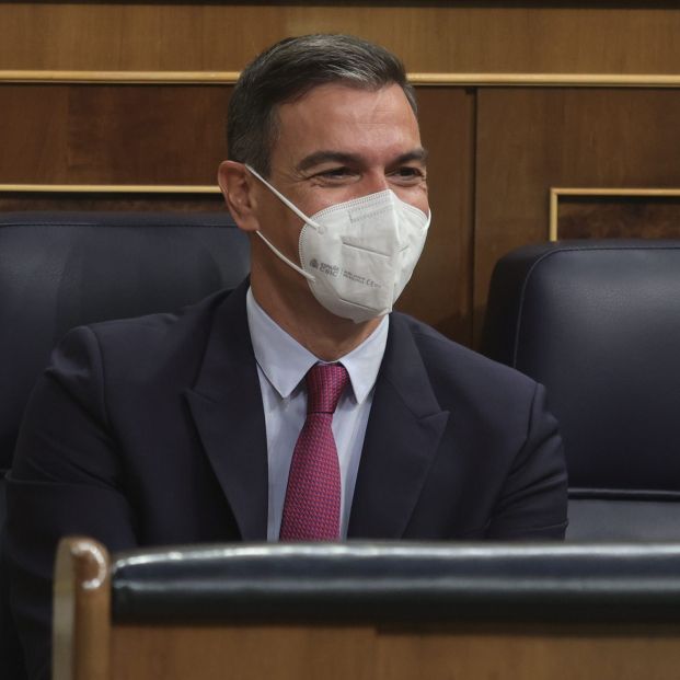 El CIS amplía la ventaja del PSOE sobre el PP en plena crisis de la luz