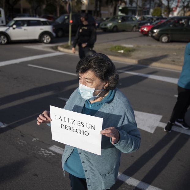 EuropaPress 3538485 vecinos protestando cortan parcialmente trafico manifestacion promovida