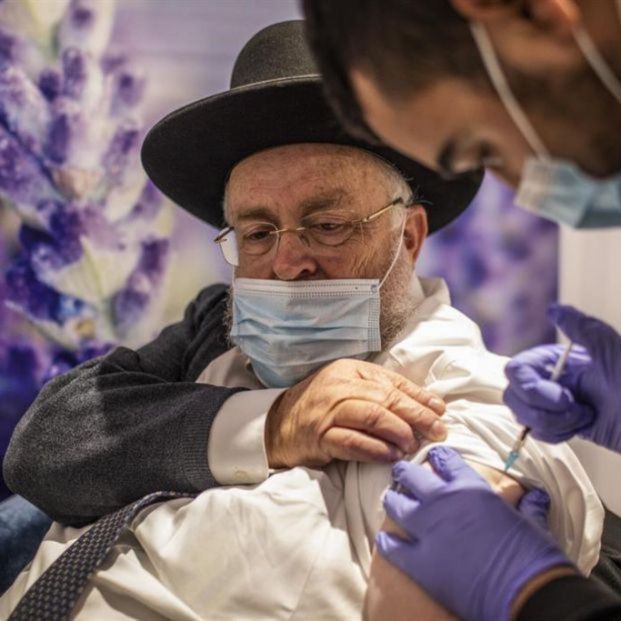 La tercera dosis multiplica la inmunidad, según un estudio realizado en Israel