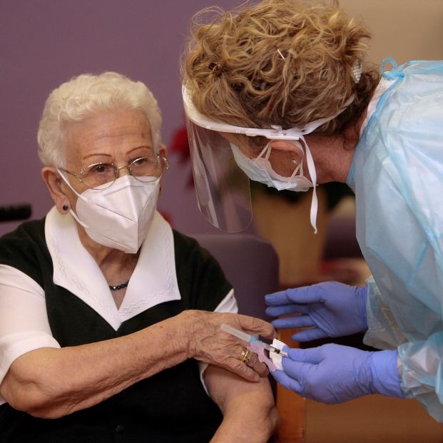  Sanidad por fin pondrá la tercera dosis en residencias