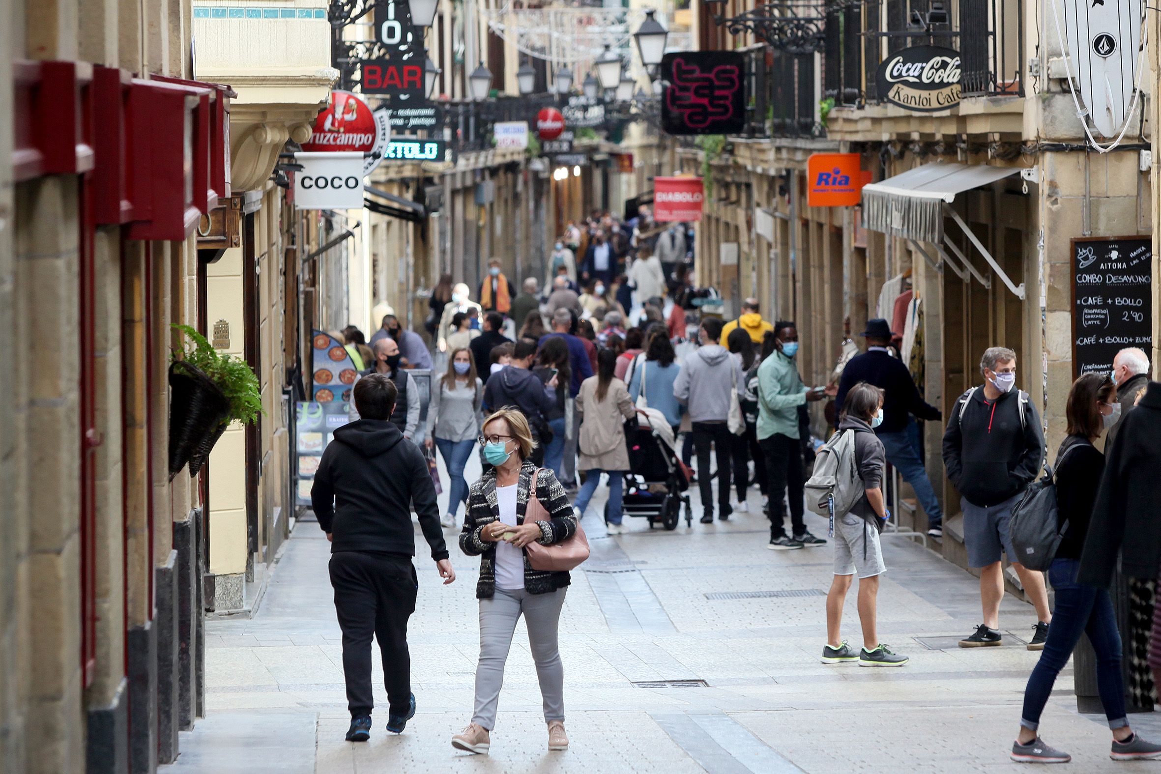 Expertos descartan la necesidad de una tercera dosis en la población general. Foto: Europa Press