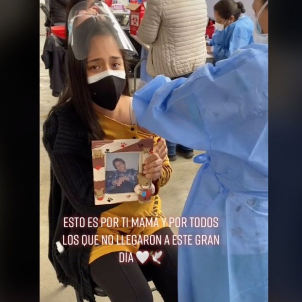 VÍDEO: El conmovedor homenaje a su abuela fallecida el día que se vacuna: "Esto es por ti" VÍDEO: El conmovedor homenaje a su abuela fallecida el día que se vacuna: "Esto es por ti"