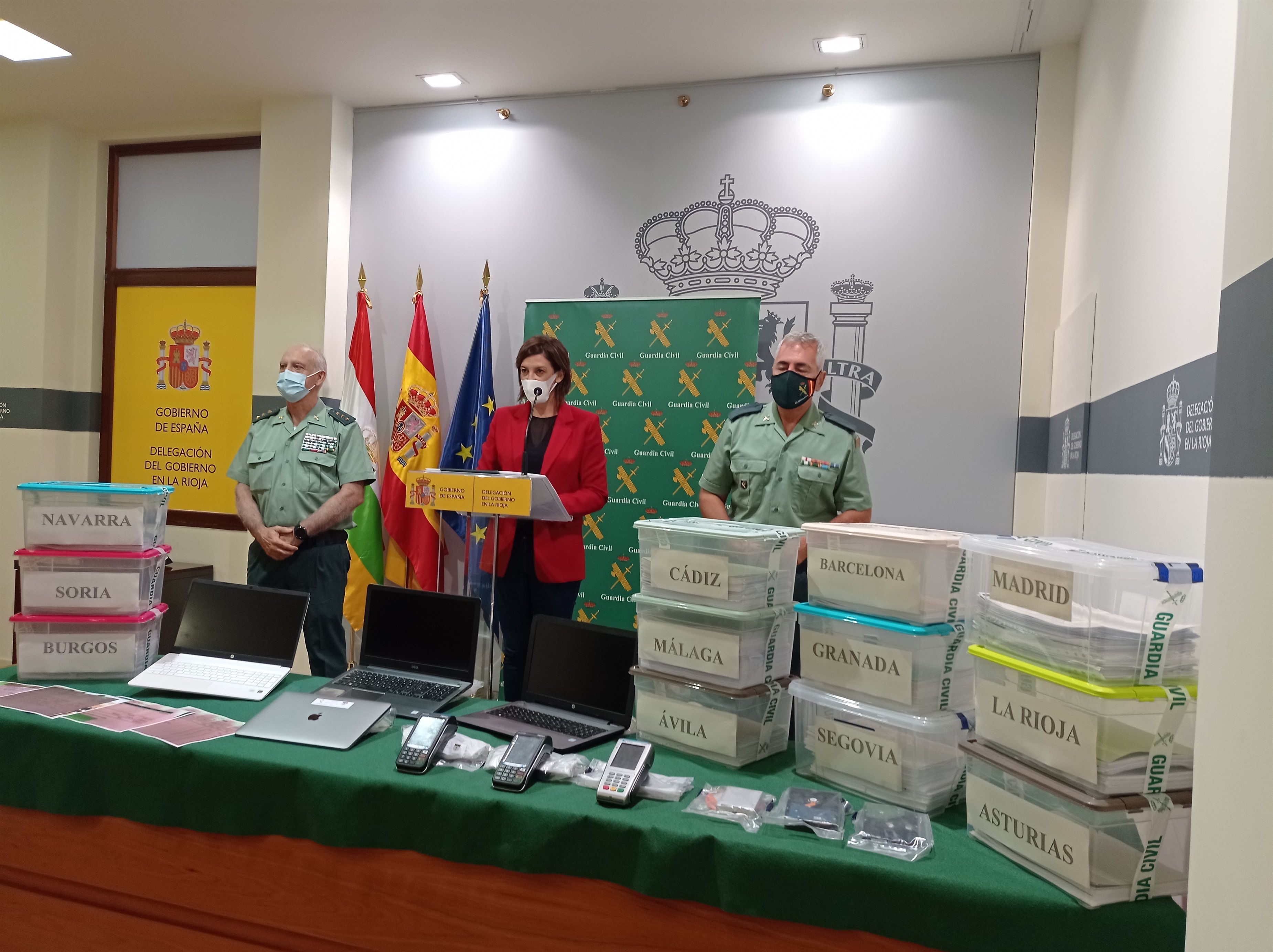 Desarticulada la banda de las enciclopedias: 21 detenidos por estafar a 600 mayores