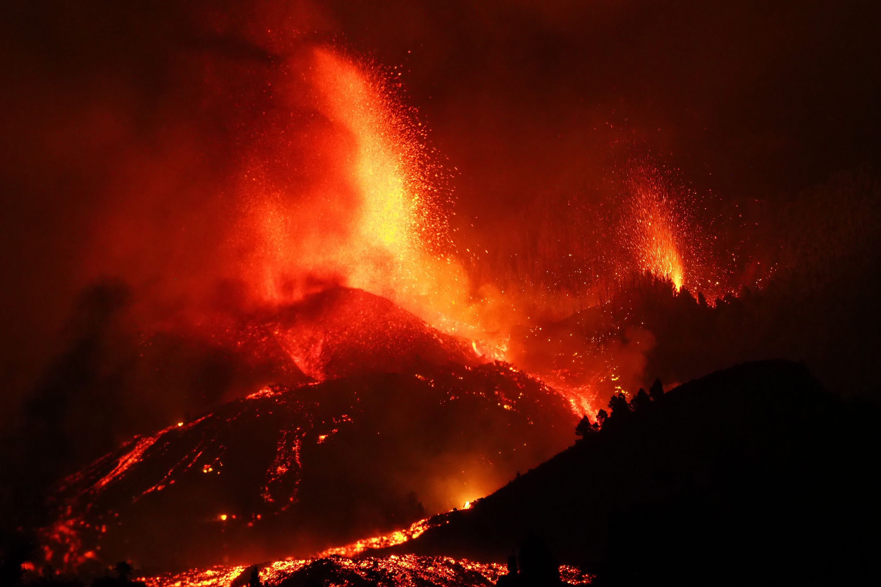 Última hora sobre la erupción del volcán de La Palma: la lava afecta ya a un centenar de viviendas