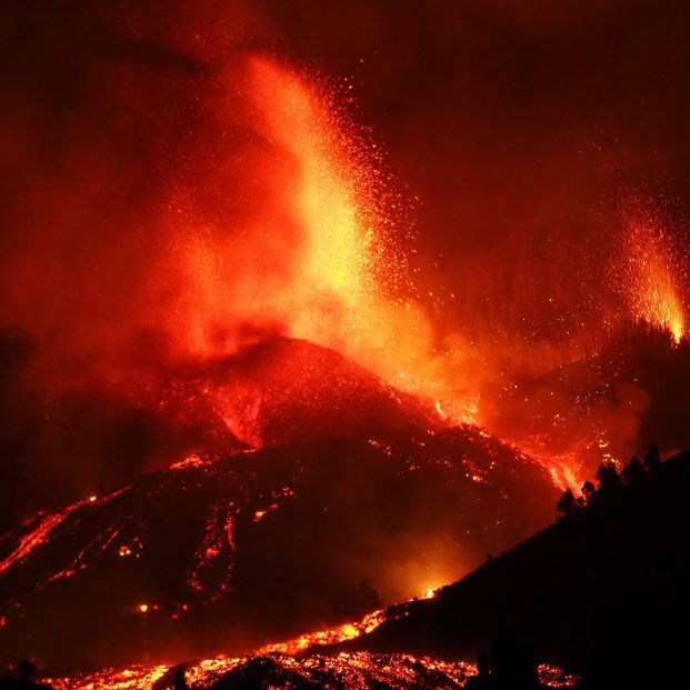 Última hora sobre la erupción del volcán de La Palma: la lava afecta ya a un centenar de viviendas