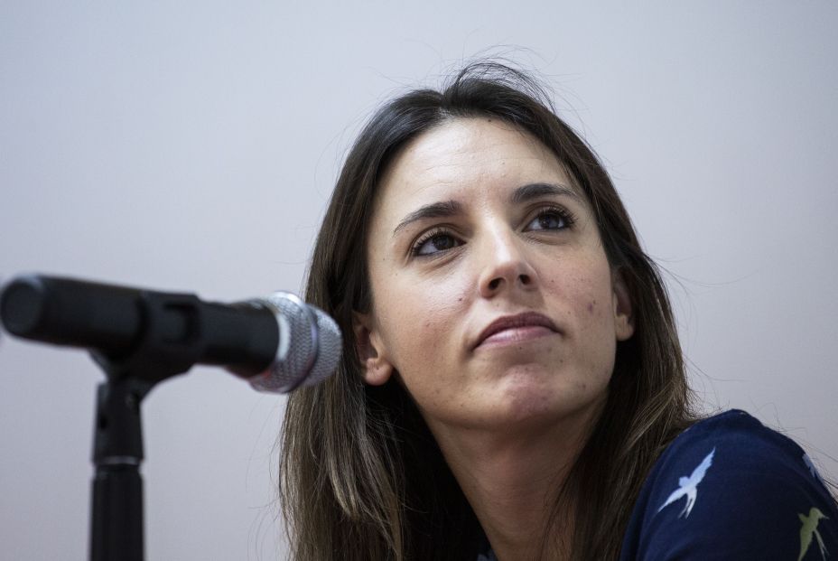 Irene Montero: "Ninguna economía se sostiene sin las mujeres que limpian y que cuidan a los mayores". Foto: Europa Press