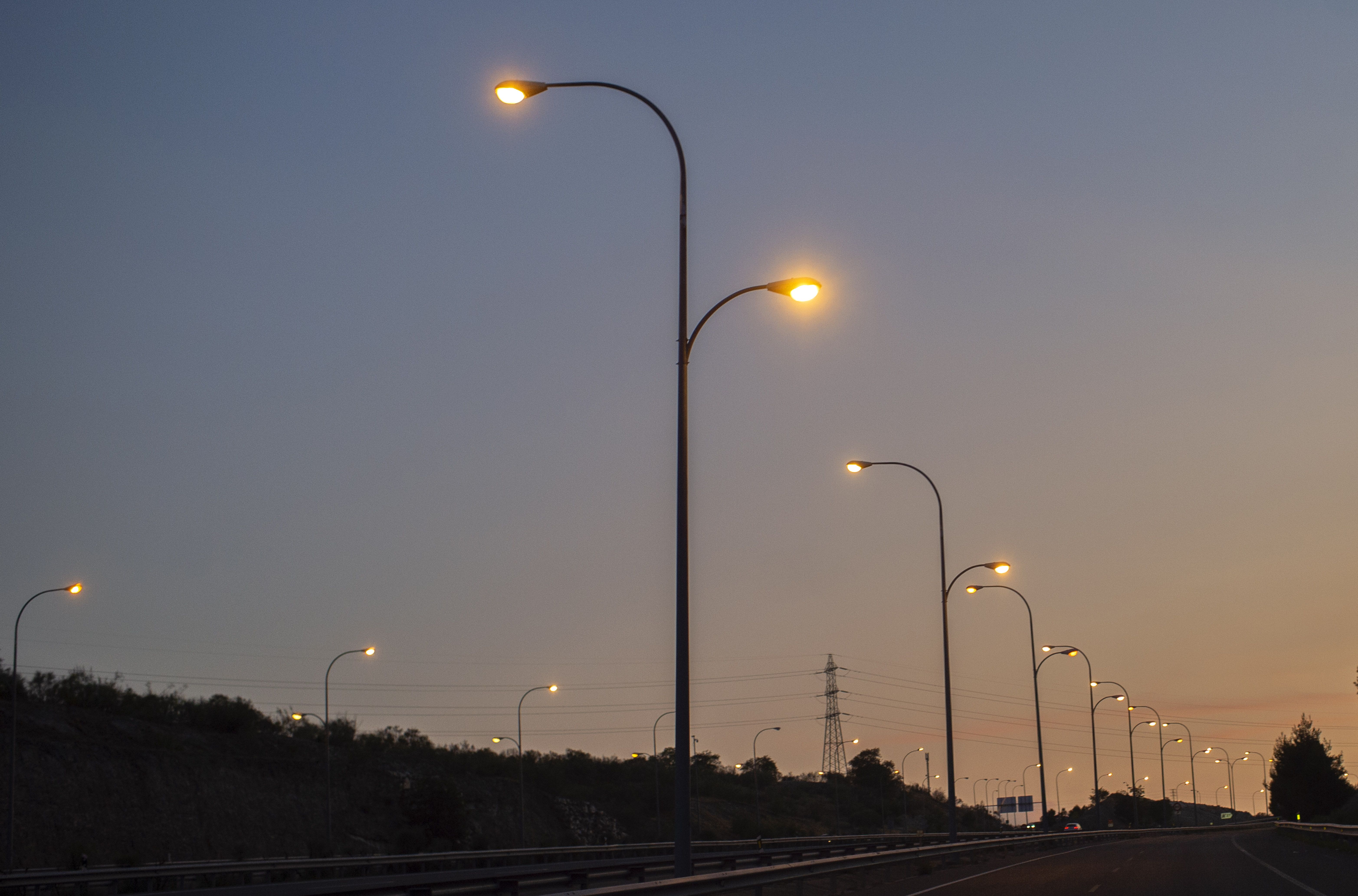 El precio de la luz bajará este martes hasta los 150,26 euros/MWh