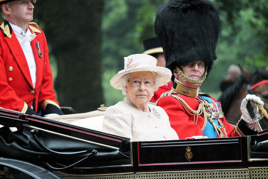 La reina Isabel II confiesa que padece una secuela a raíz de su infección de Covid
