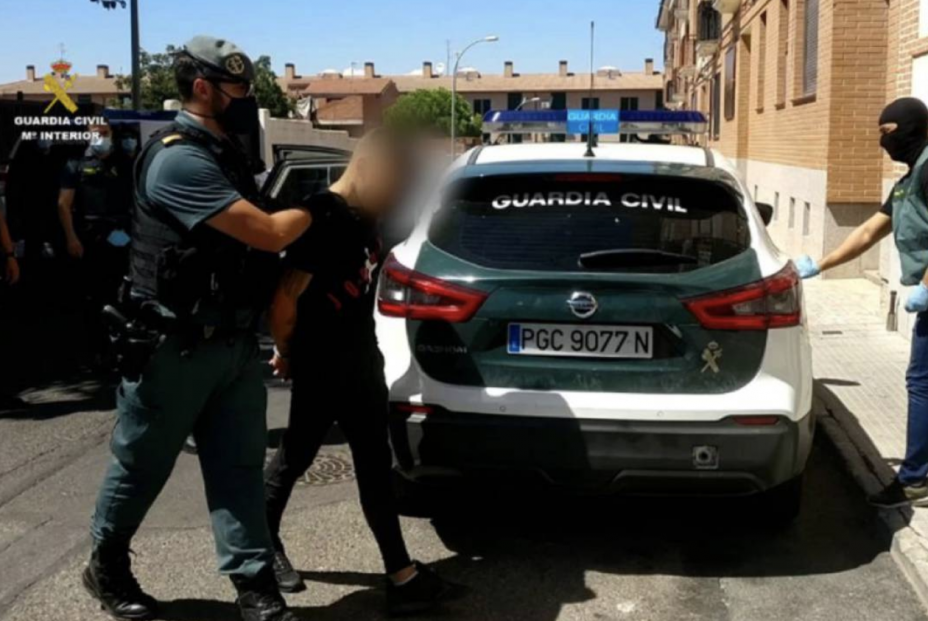 Detenidos los cinco integrantes de una banda que asaltaba a personas mayores con extrema violencia. Foto: Guardia Civil