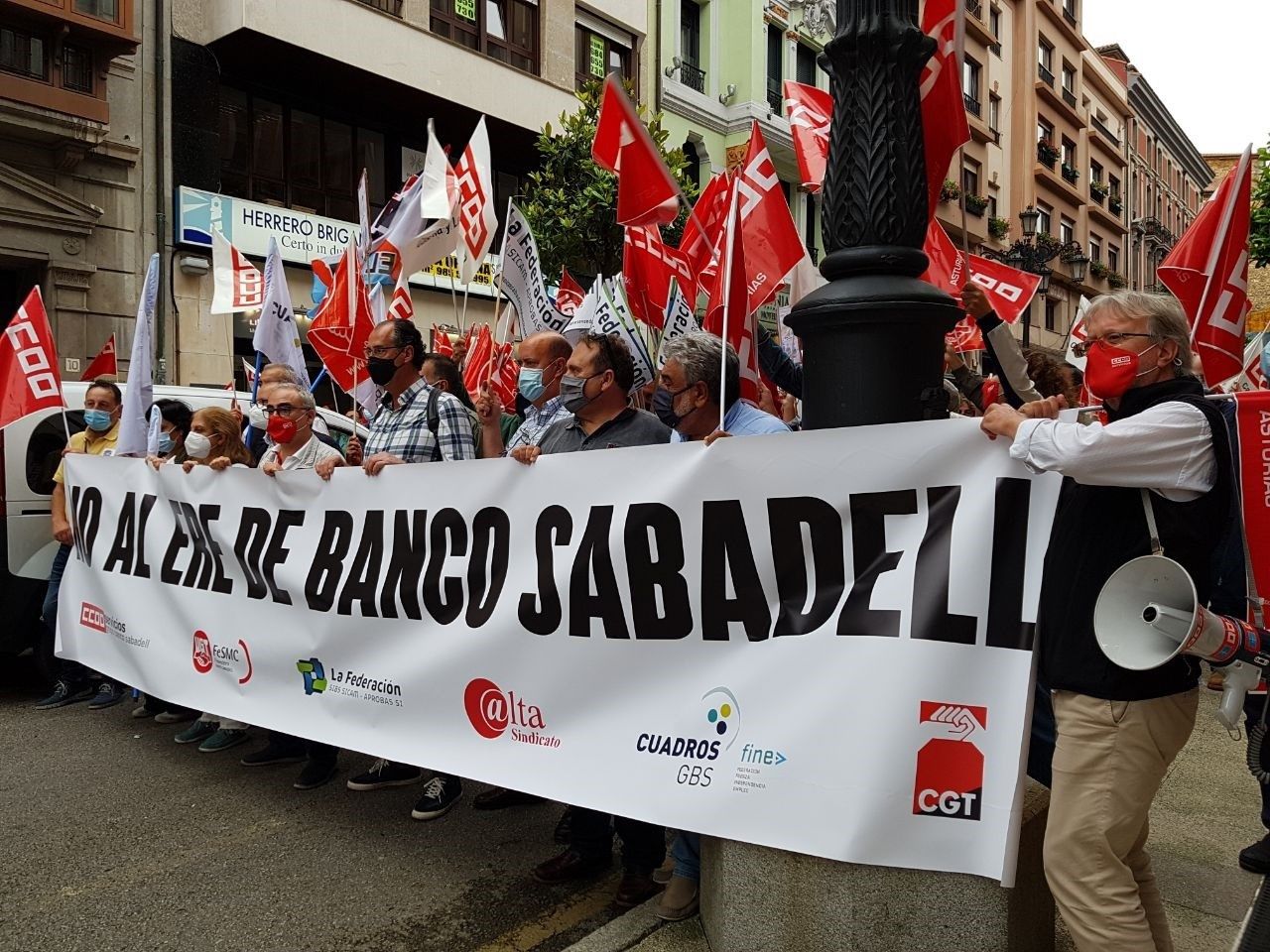 ERE Sabadell: Los sindicatos convocan un calendario de movilizaciones y una huelga