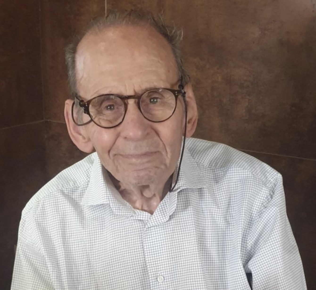 A sus 92 años, Juan Muñoz firmará ejemplares de su nuevo libro el viernes en la Feria de Madrid