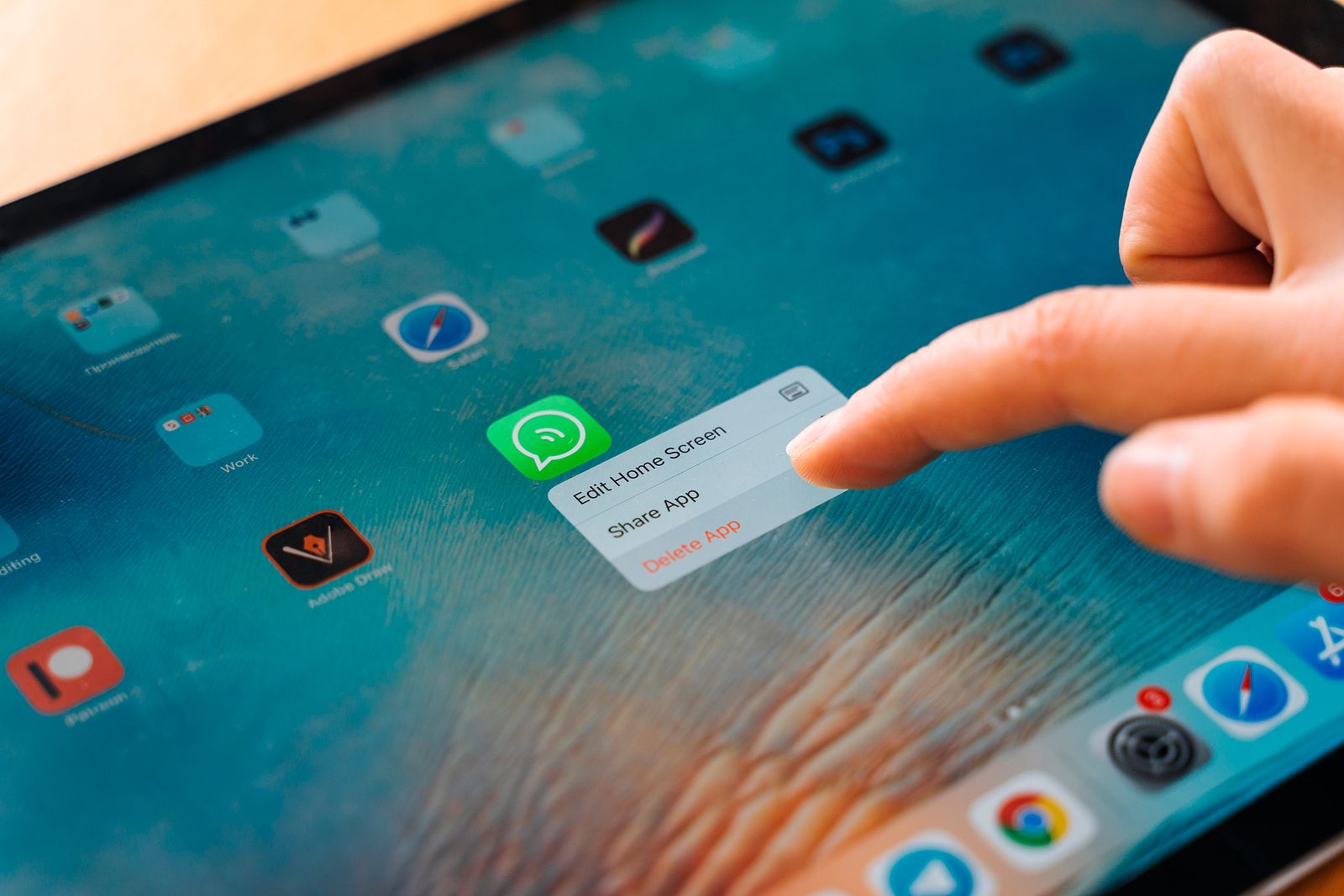 Cuidado con este supuesto mensaje de WhatsApp para que hagas una copia de seguridad descargarás un troyano en tu dispositivo (Foto Bigstock) 2