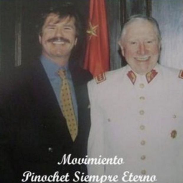 Bigote Arrocet y Pinochet juntos sonriendo (Foto: Instagram de Kiko Matamoros)
