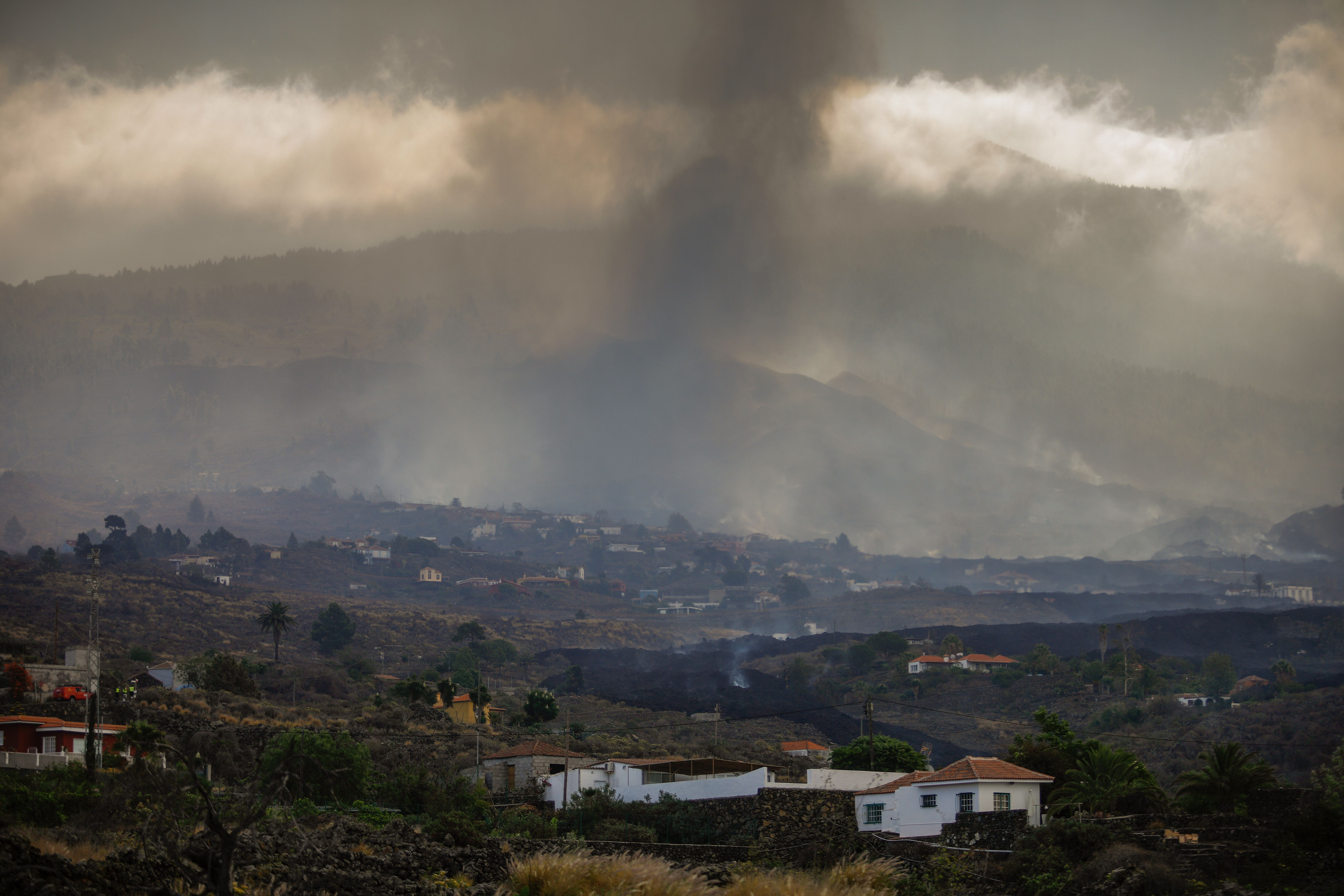 La nube de azufre del volcán de La Palma llega a la Península y Baleares: ¿Es peligrosa?