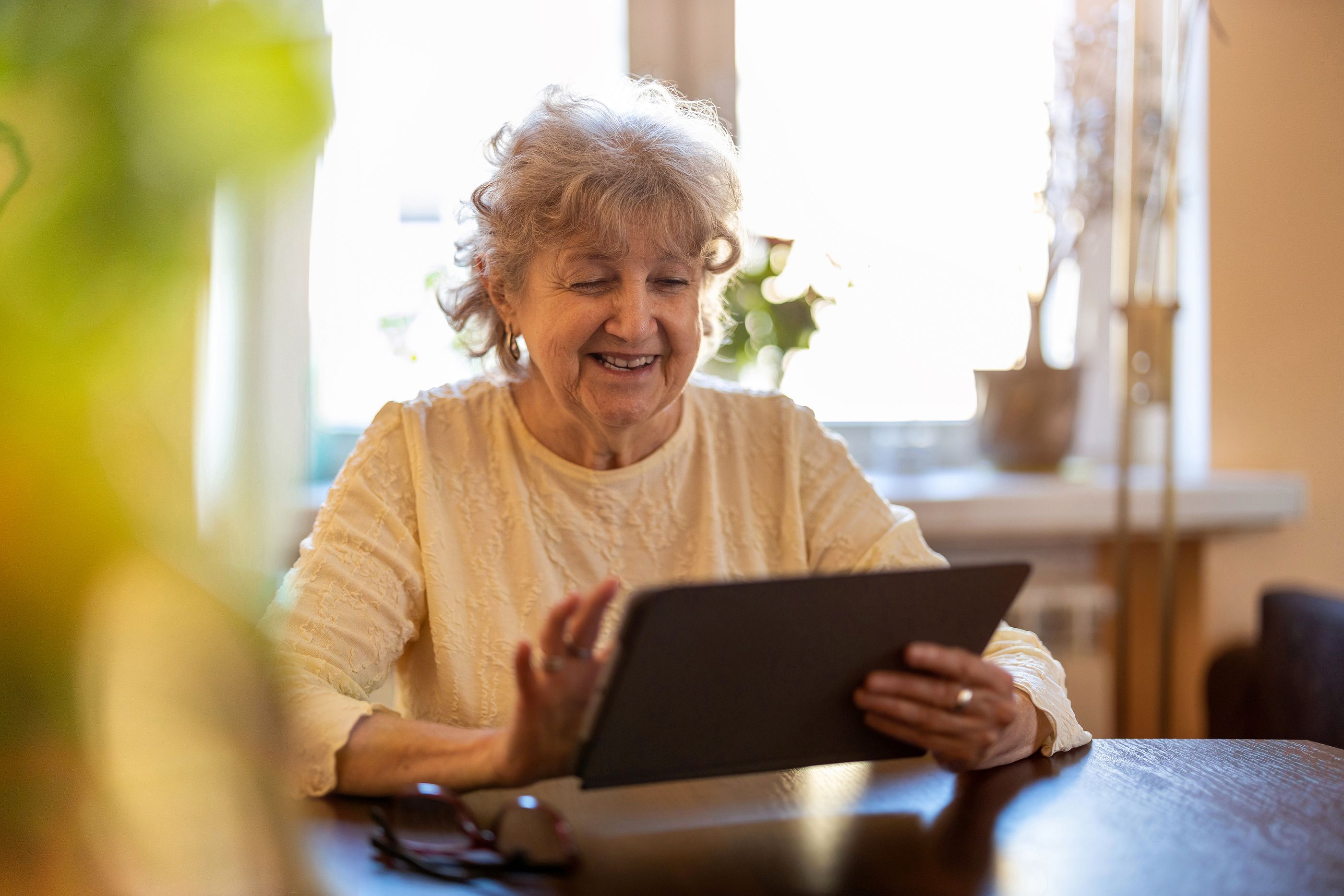 Videoconsultas, recetas y hasta el psicólogo en el móvil: la tecnología, al servicio de los sénior