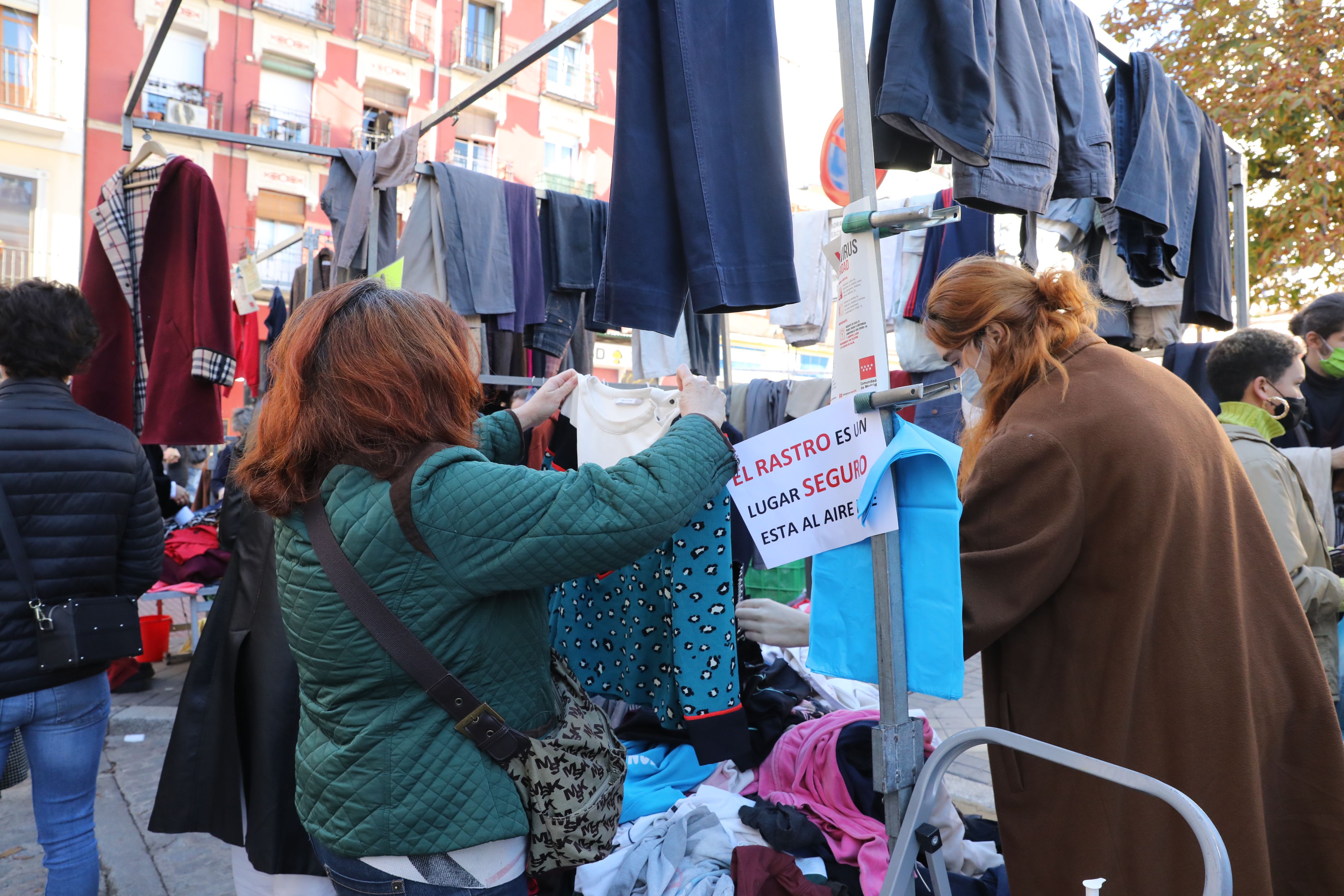 La 'nueva normalidad' llega al Rastro de Madrid