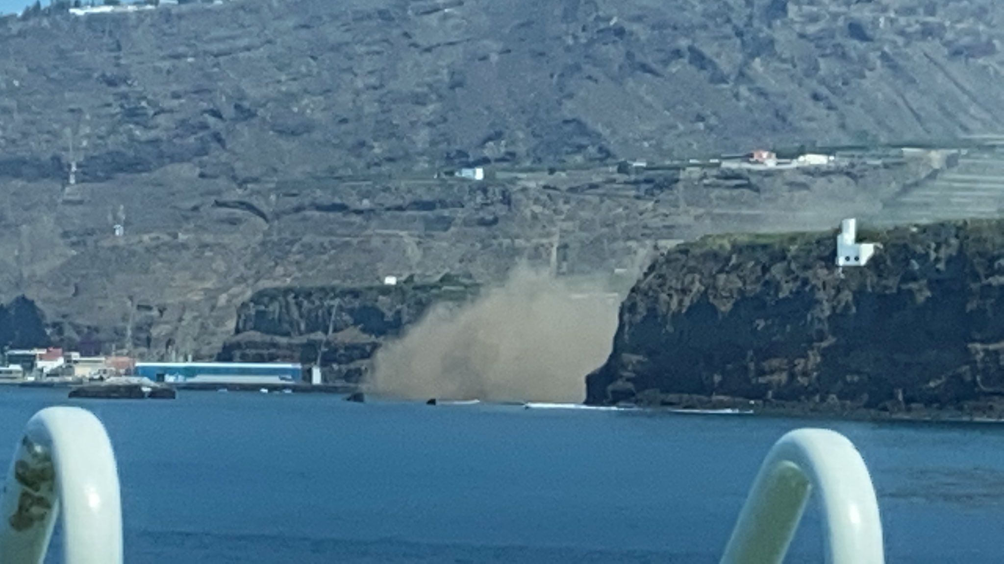 VÍDEO: Se registran varios desprendimientos de tierra en la costa de Tazacorte (La Palma) 