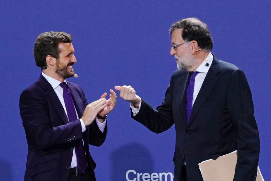 Rajoy pide a Casado que cambie la reforma de las pensiones de Sánchez aunque le hagan una huelga