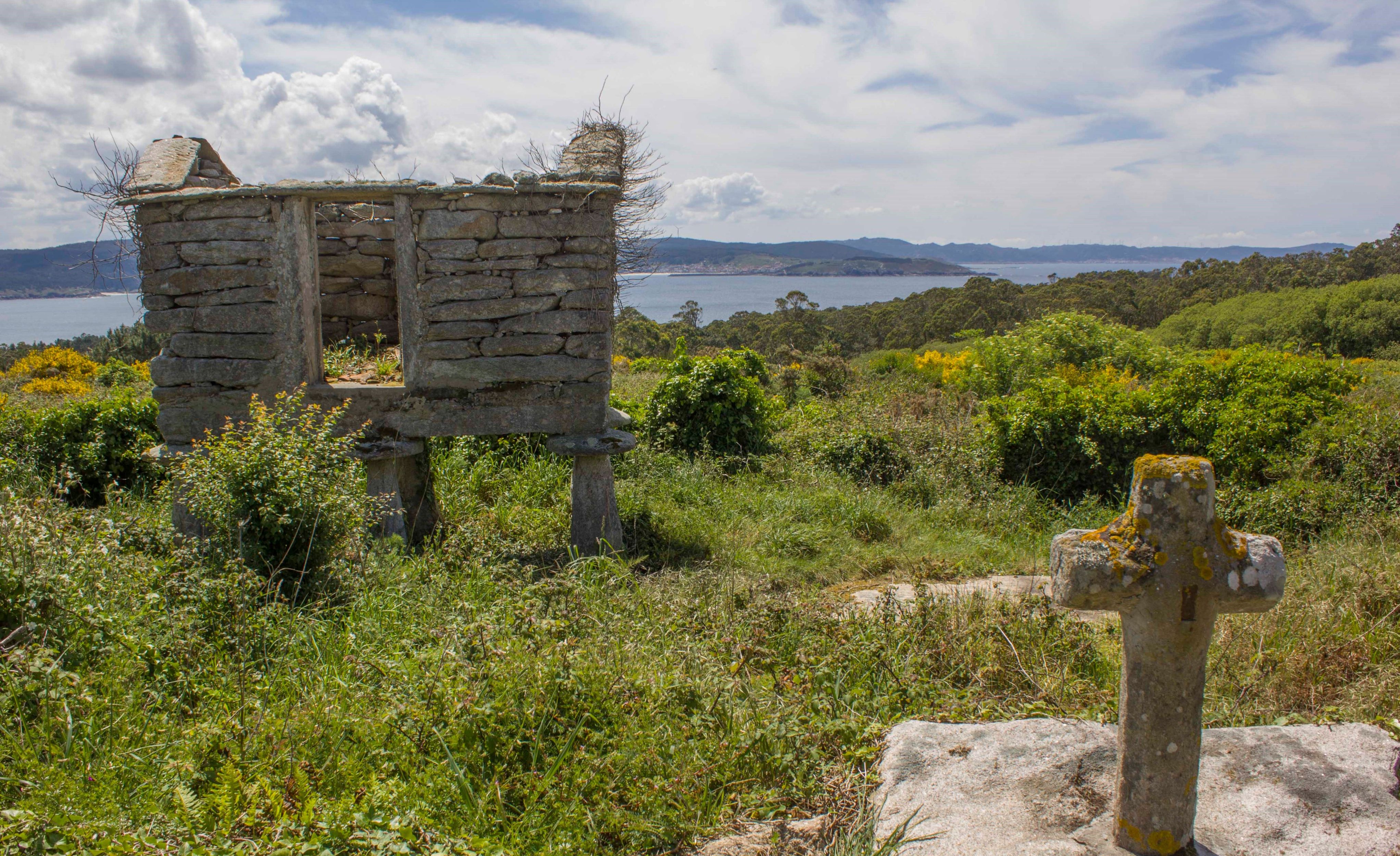 A la venta una aldea gallega entera con vistas al mar por 200.000 euros A la venta una aldea gallega entera con vistas al mar por 200.000 euros
