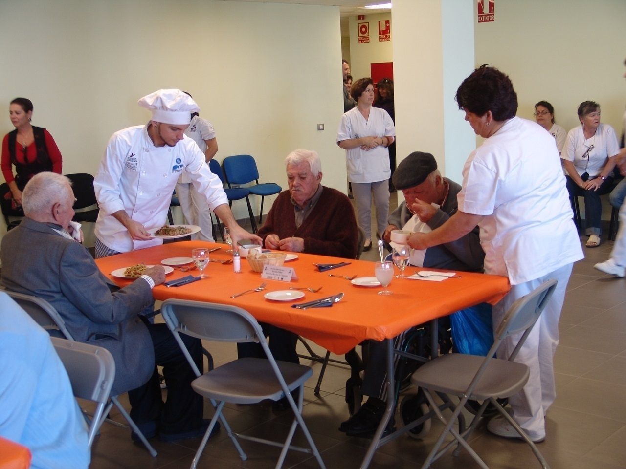 Denuncian que los mayores de una residencia de San Sebastian pasaban 14 horas sin comer