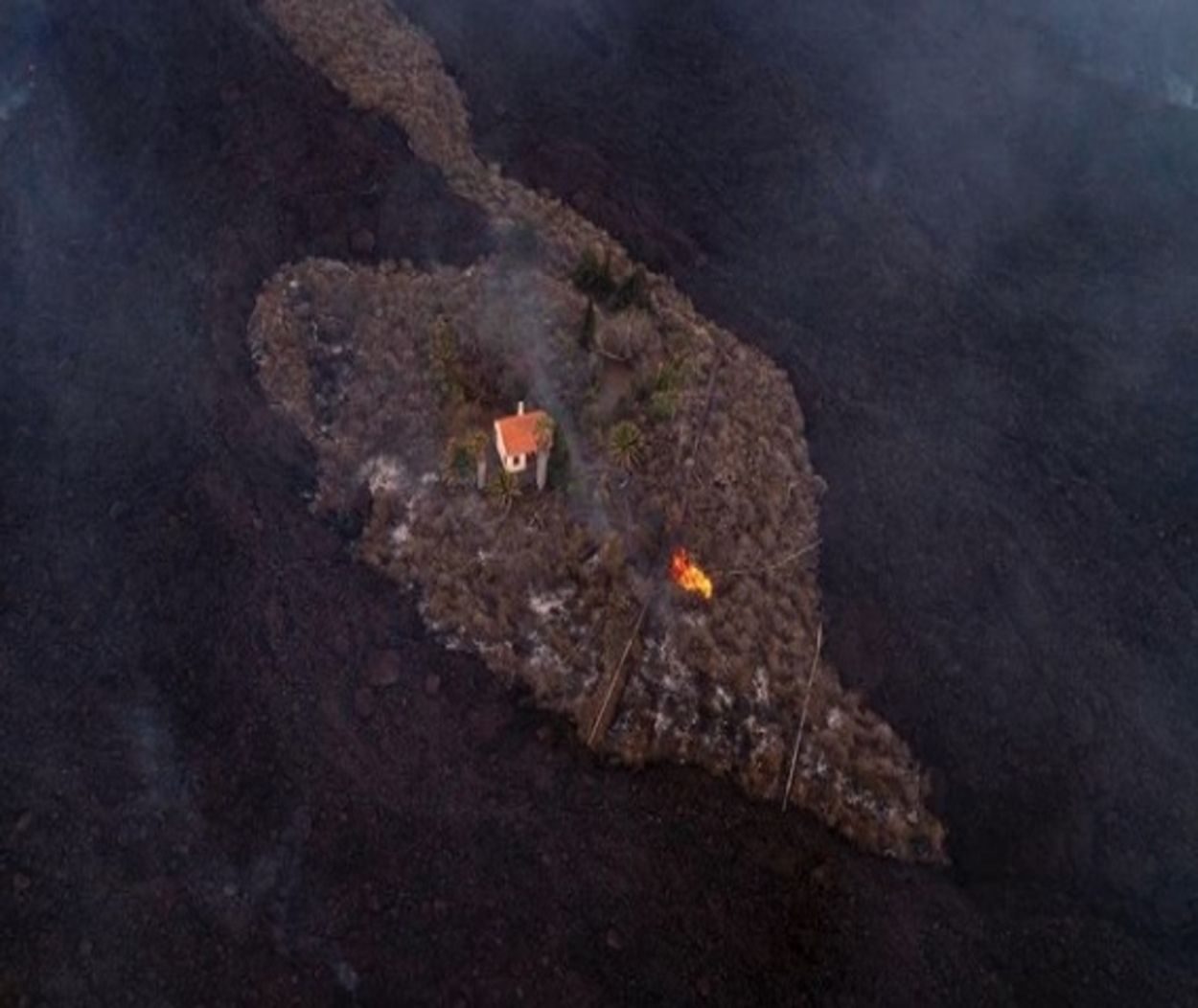 'La casa milagro' se queda sin final feliz y acaba engullida por la lava